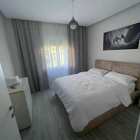 Lacasa-21 Dhjetori Tirana Buitenkant foto